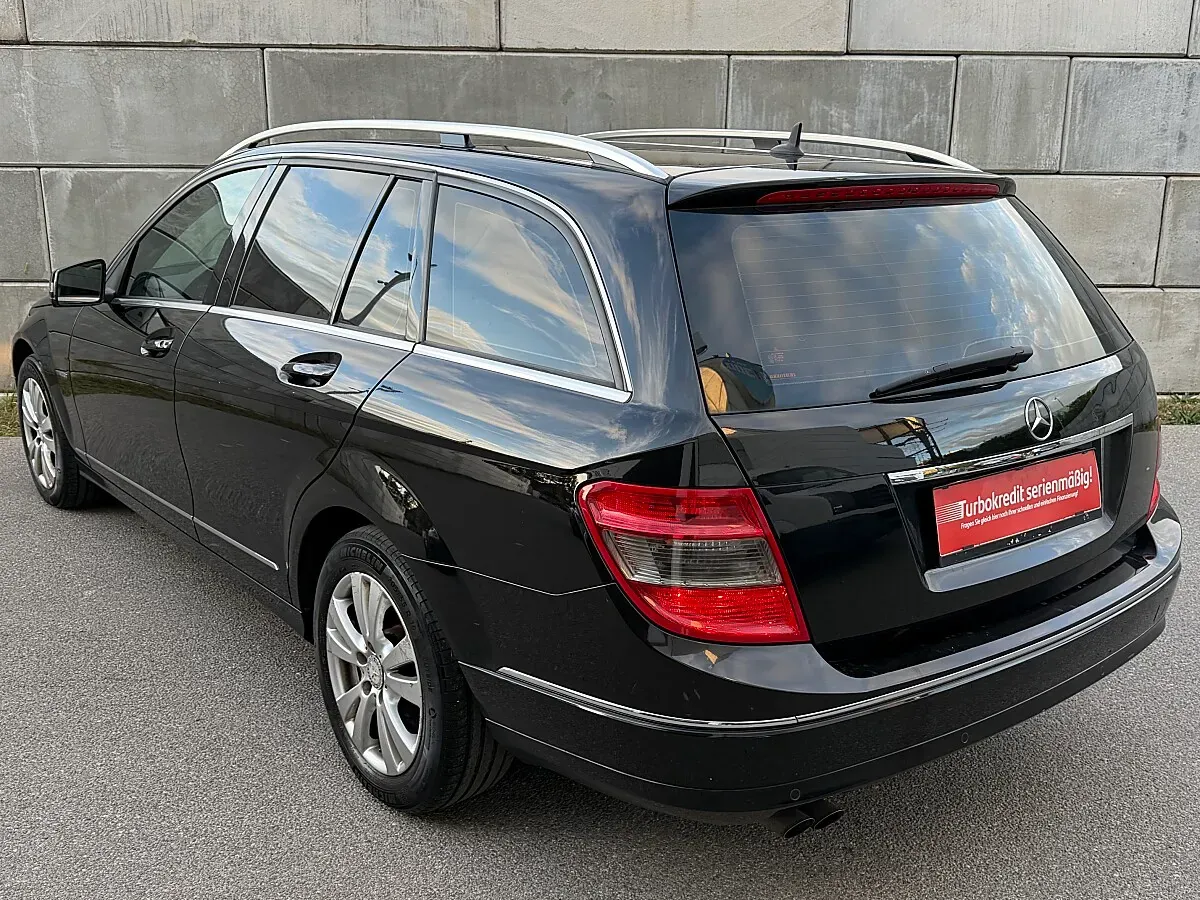 Mercedes-Benz C-Class 2011 photo 3