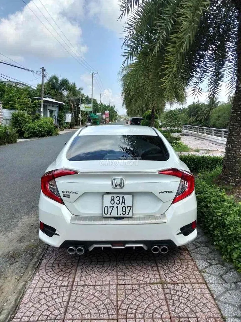 Honda Civic 2018 photo 3