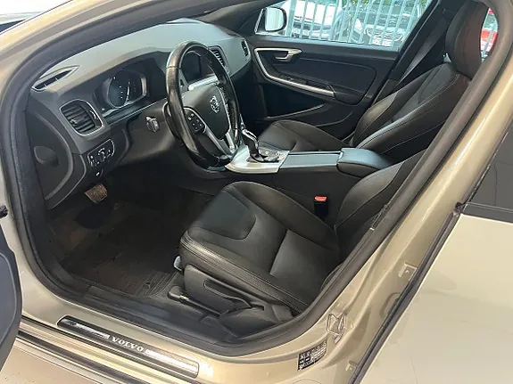 Volvo V60 Cross Country 2017 photo 5