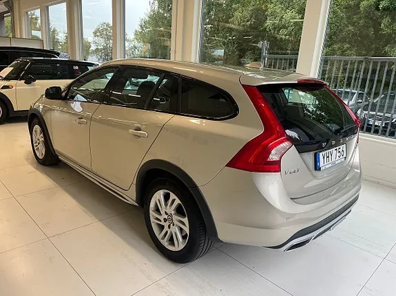 Volvo V60 Cross Country 2017 photo 4