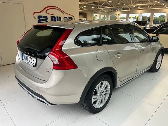 Volvo V60 Cross Country 2017 photo 3