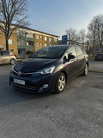 Toyota Verso 2015 photo 2