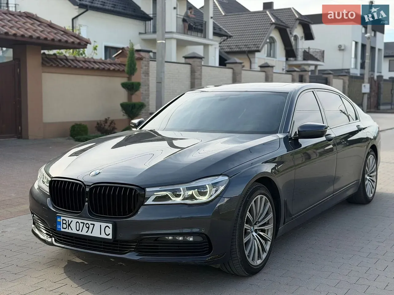 BMW 7 Series 2015 photo 2