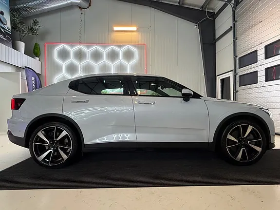 Polestar 2 2021 photo 4