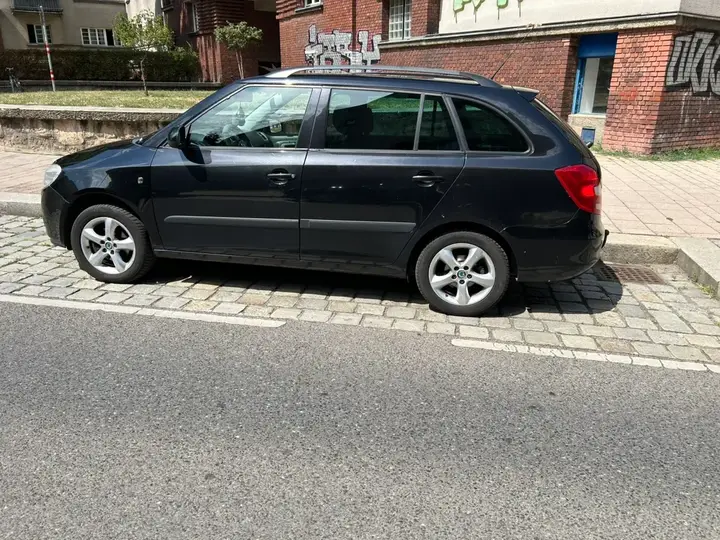 Skoda Fabia 2009 photo 3