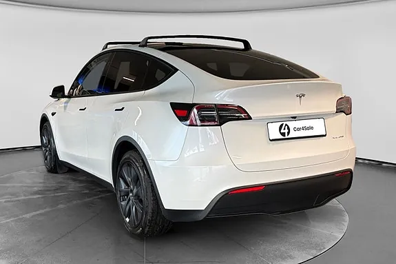 Tesla Model Y 2025 photo 4