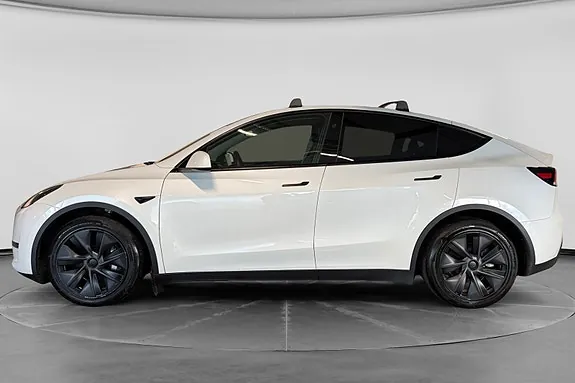 Tesla Model Y 2025 photo 2