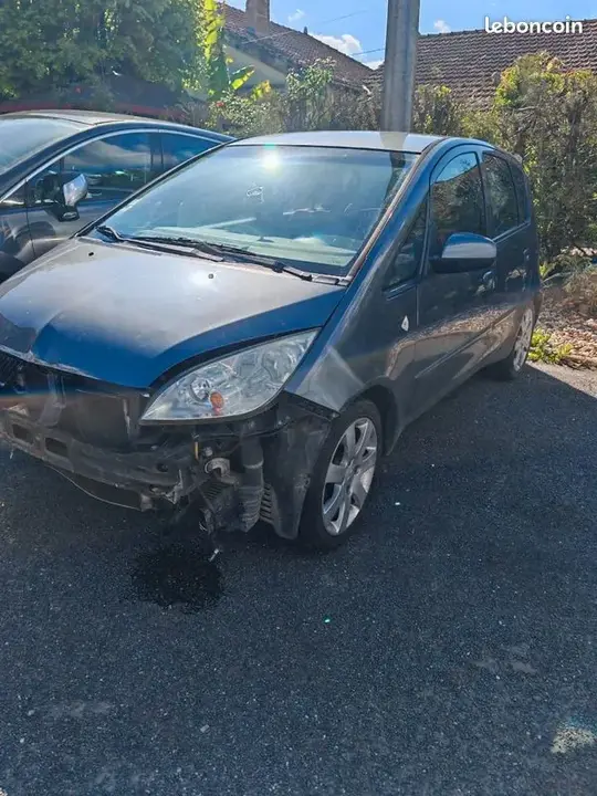 Mitsubishi Colt 2004 photo 2