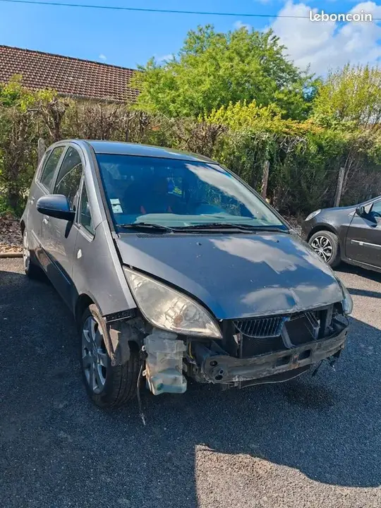 Mitsubishi Colt 2004 photo 3