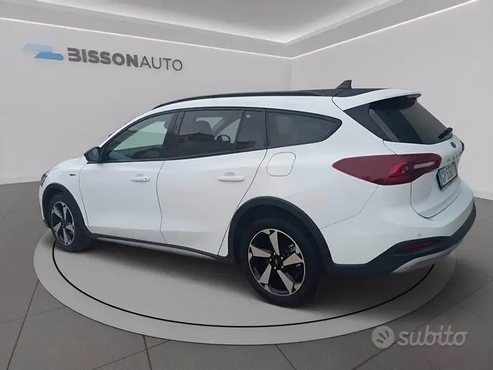 Ford Focus 2023 photo 3
