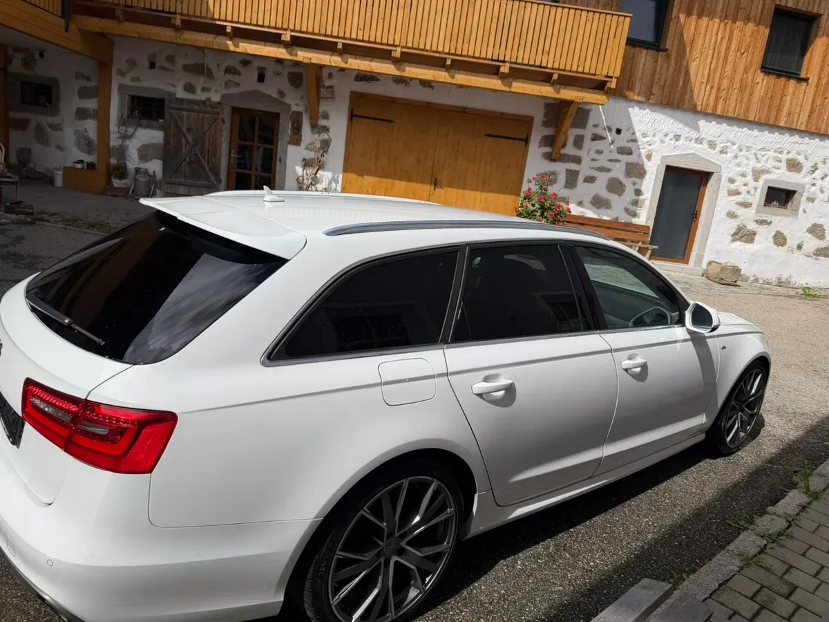 Audi A6 2011 photo 2
