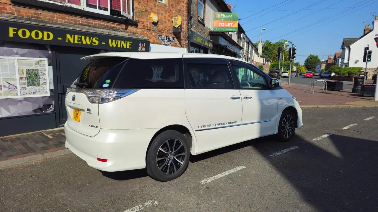 Toyota Estima 2012 photo 4