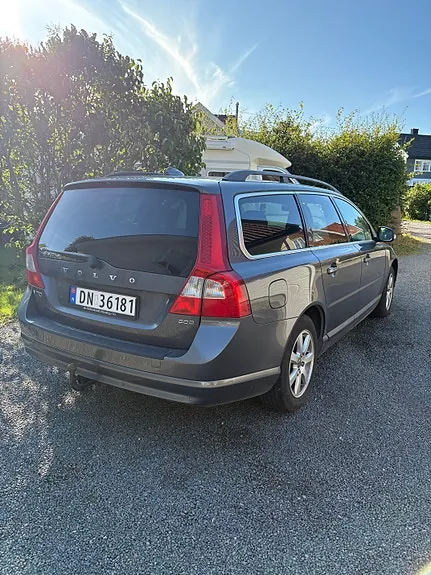 Volvo V70 2010 photo 3