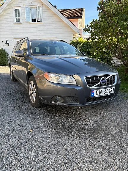 Volvo V70 2010 photo 2