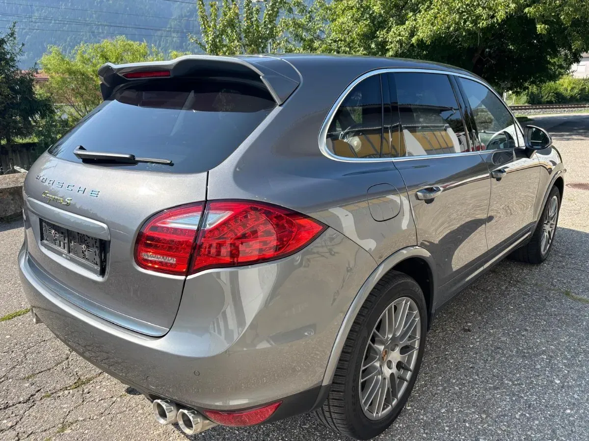 Porsche Cayenne 2012 photo 3