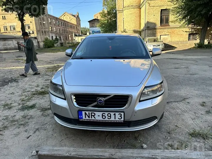 Volvo S40 2009 photo 2