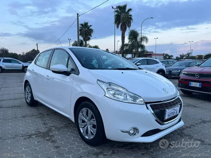 Peugeot 208 2014 photo 3