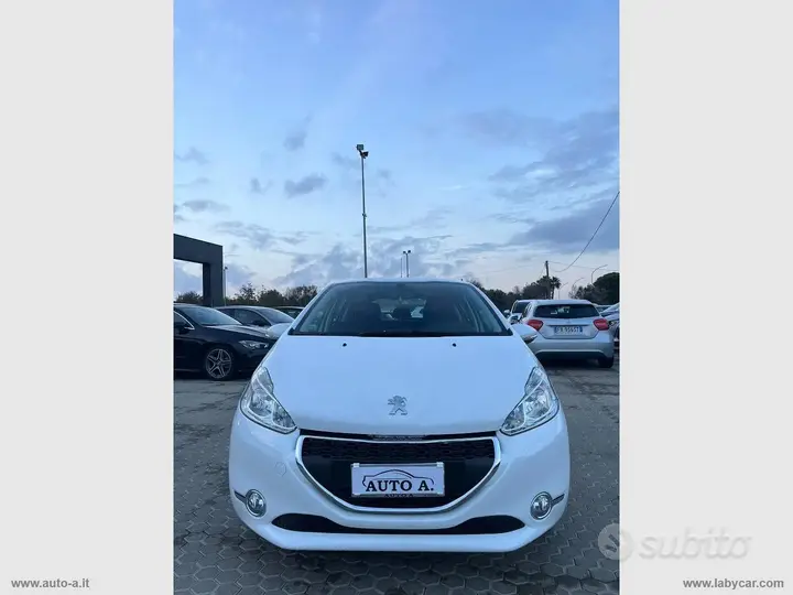 Peugeot 208 2014 photo 2