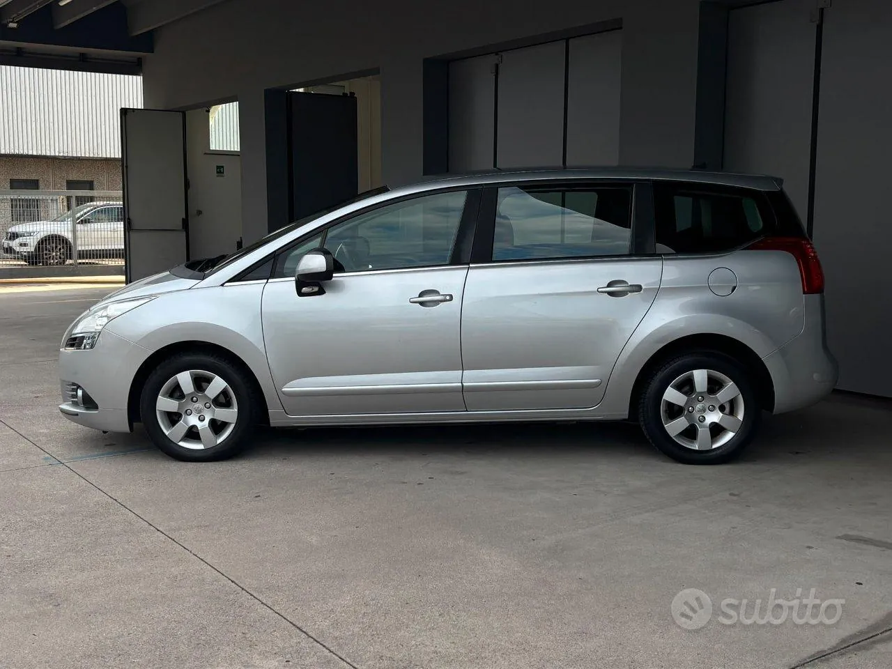 Peugeot 5008 2011 photo 3