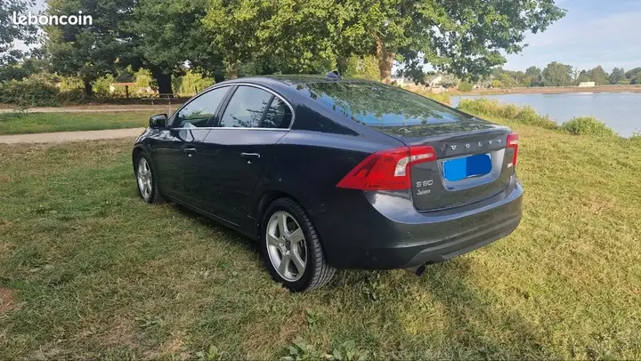 Volvo S60 2011 photo 2