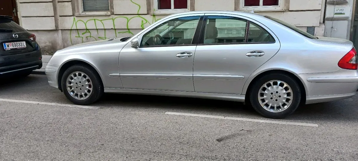 Mercedes-Benz E-Class 2006 photo 3