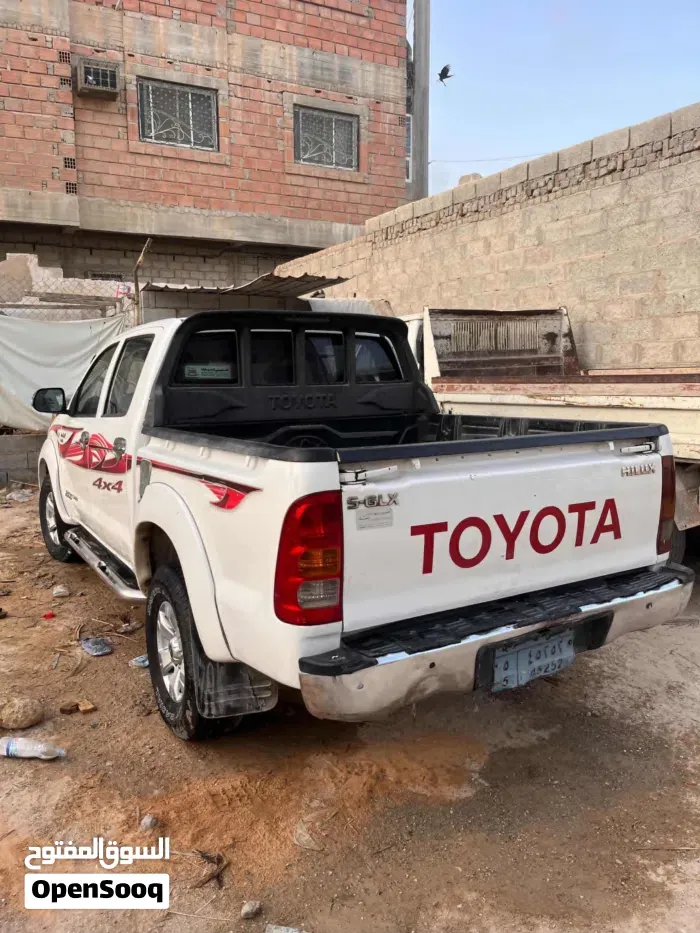 Toyota Hilux 2010 photo 4