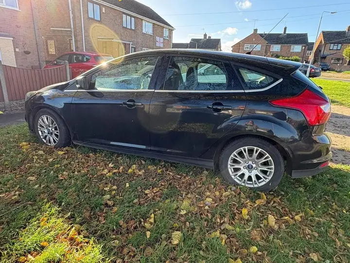 Ford Focus 2011 photo 2
