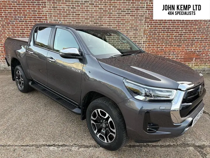 Toyota Hilux 2023 photo 2