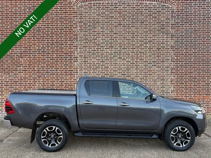 Toyota Hilux 2023 photo 3