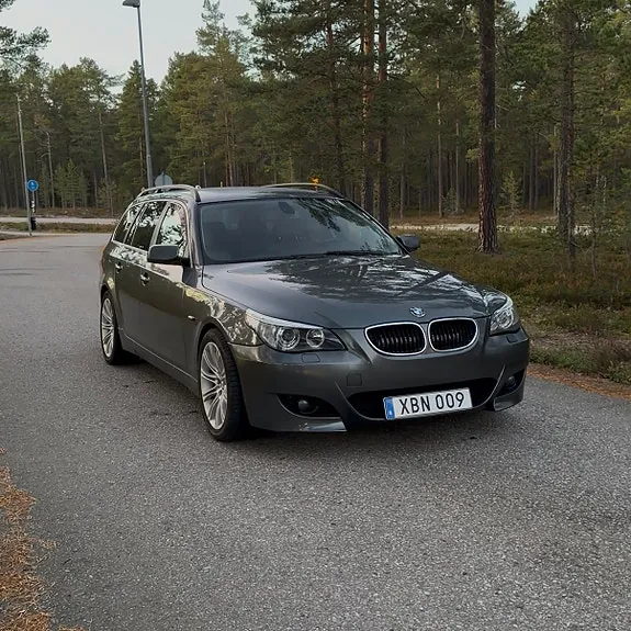 BMW 523I