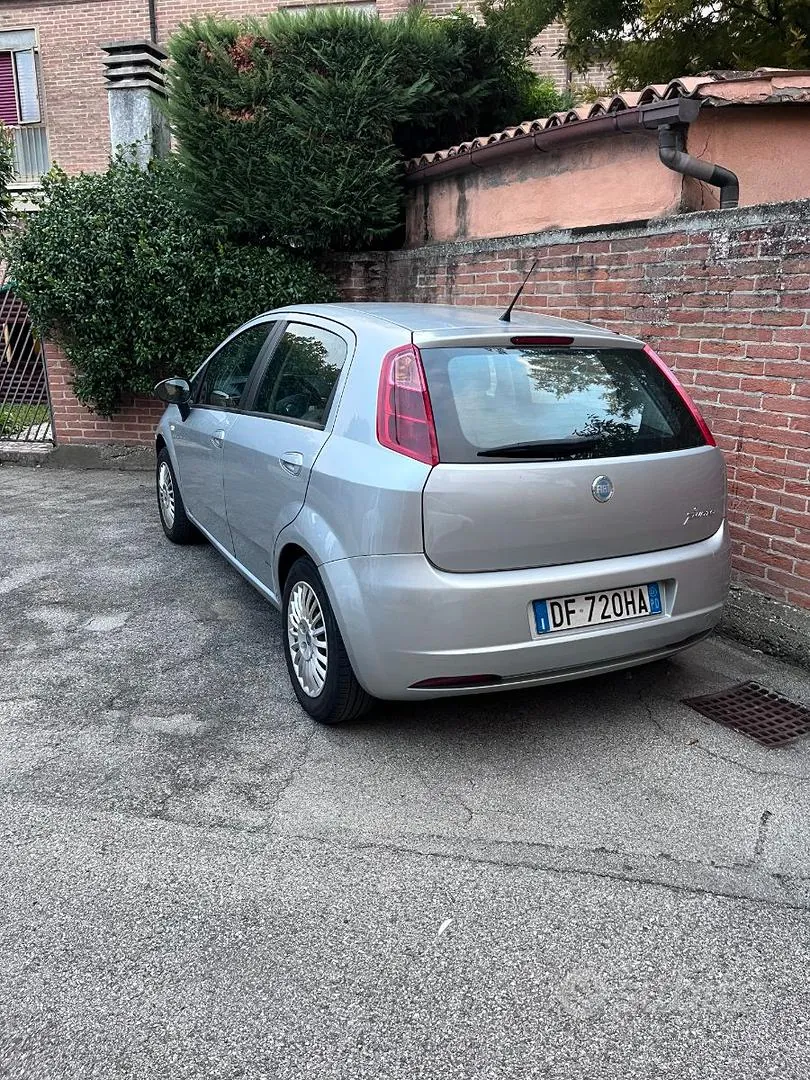 Fiat Grande Punto 2007 photo 2