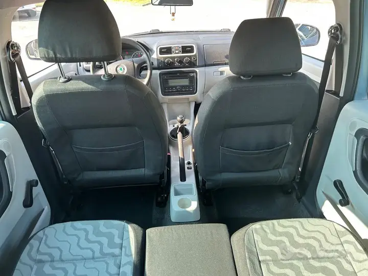 Skoda Roomster 2008 photo 2