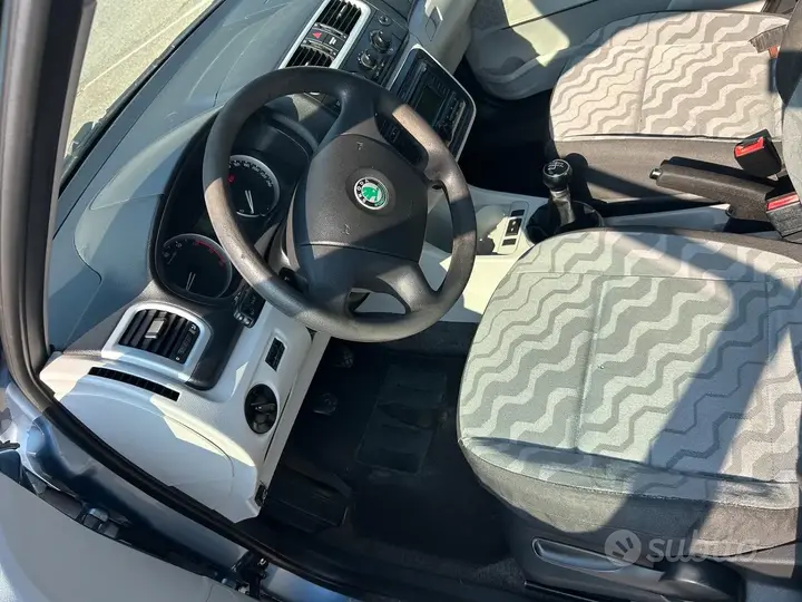 Skoda Roomster 2008 photo 4