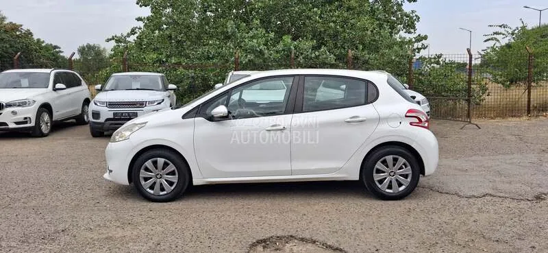 Peugeot 208 2014 photo 2