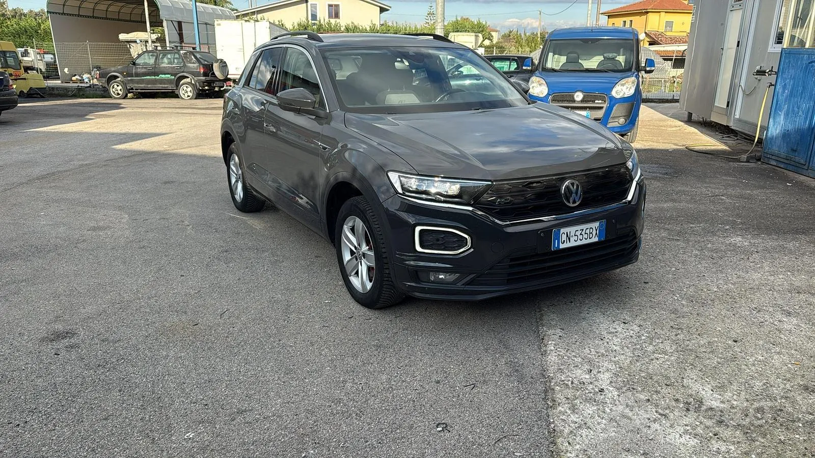 Volkswagen T-Roc 2019 photo 2