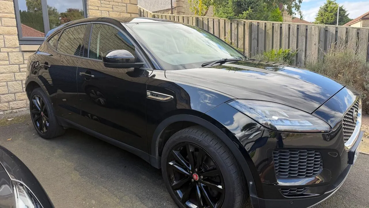 Jaguar E-Pace 2019 photo 2
