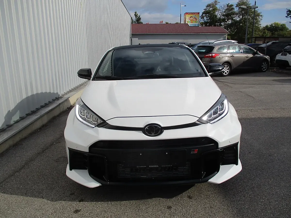 Toyota Yaris 2025 photo 3