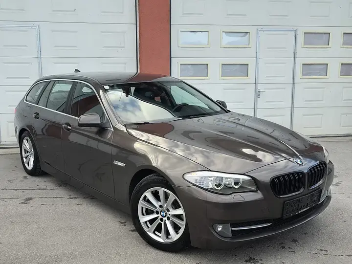 BMW 5 Series 2012 photo 2