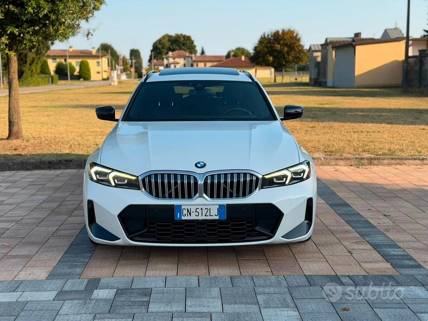 BMW 3 Series 2023 photo 2