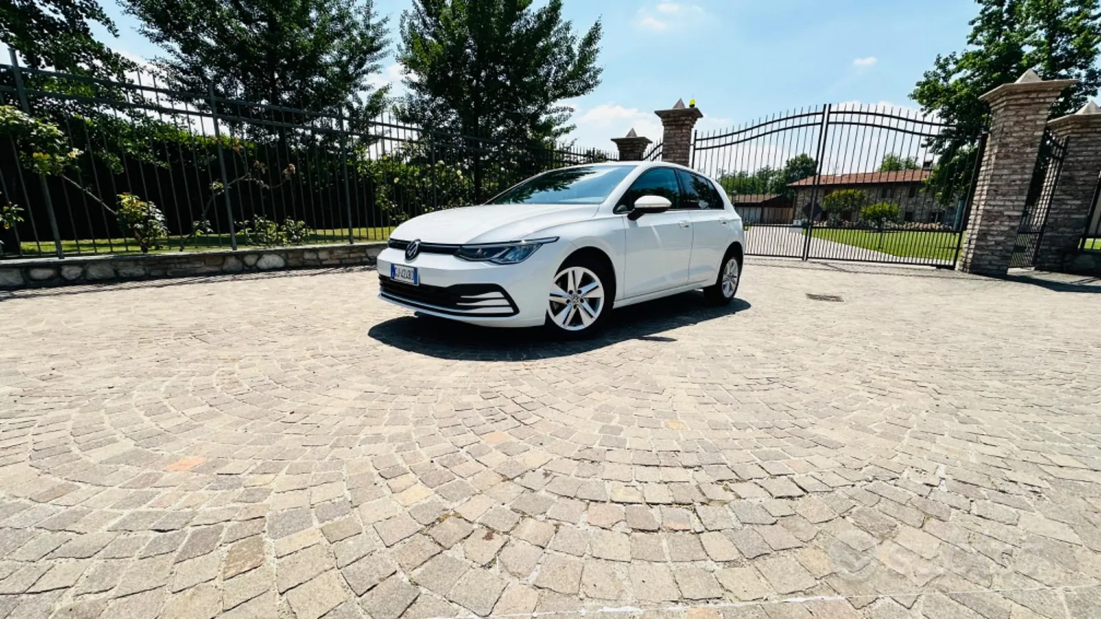 Volkswagen Golf 2022 photo 2