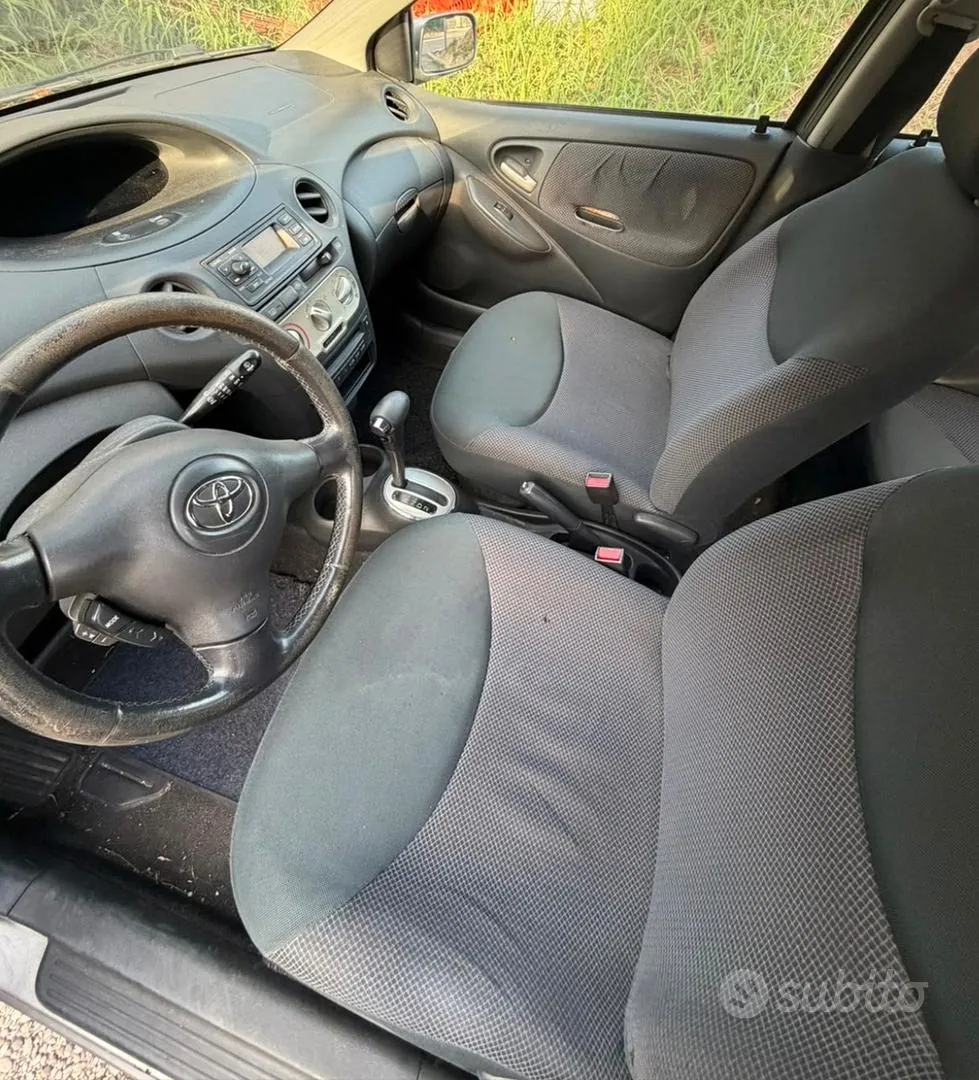 Toyota Yaris 2003 photo 2