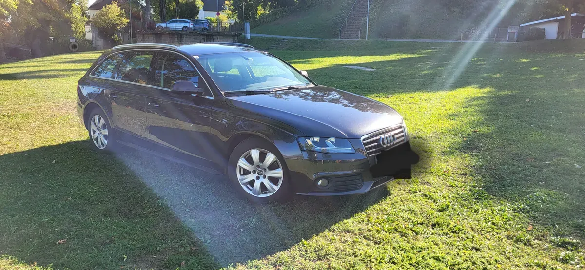 Audi A4 2010 photo 2