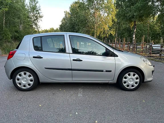 Renault Clio 2009 photo 2