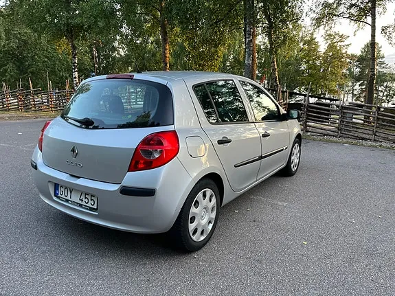 Renault Clio 2009 photo 3