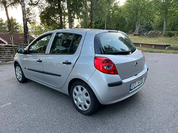 Renault Clio 2009 photo 4