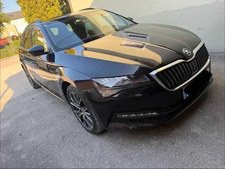 Skoda Superb 2022 photo 2