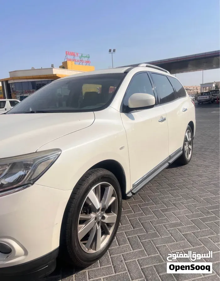 Nissan Pathfinder 2015 photo 2