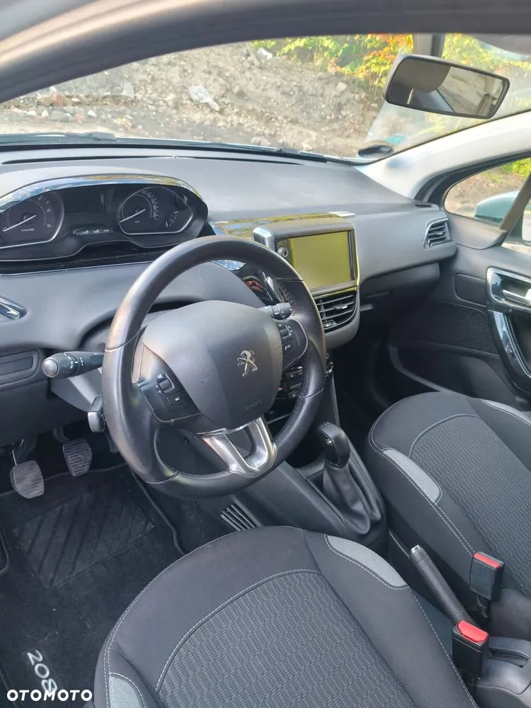 Peugeot 208 2016 photo 3