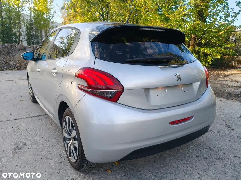 Peugeot 208 2016 photo 2