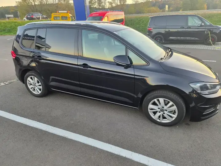 Volkswagen Touran 2021 photo 3